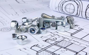 Teknik mühendislik planlarına ve mekanik çizimlere dağılmış somut bilgiler.